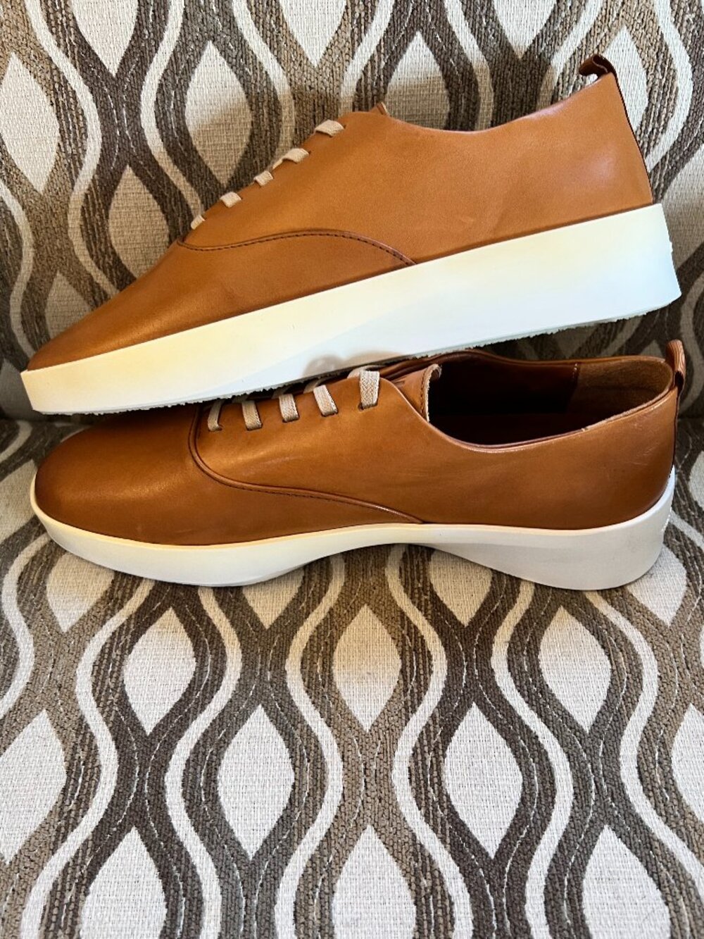 Wolf & Shepherd Cruise Sneaker NIB M7.5 W9